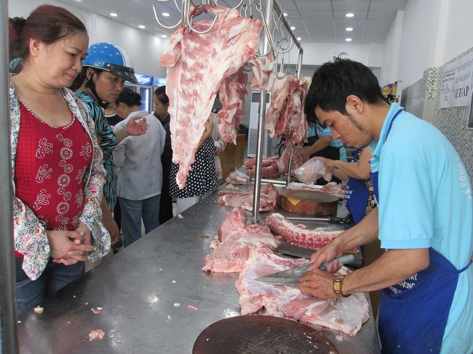Trung Quoc lai gom heo, gia tang tung ngay hinh anh