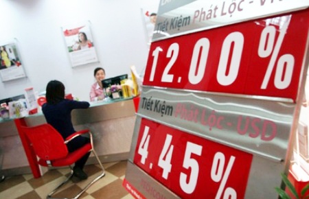 Hang loat ngan hang giam lai suat cho vay hinh anh