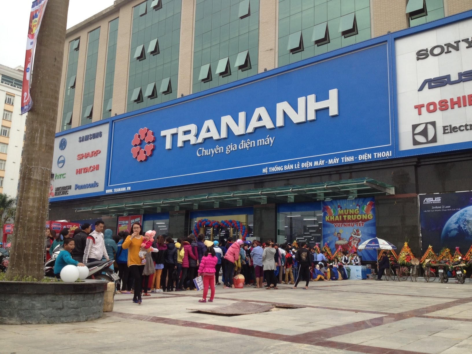 Tran Anh cong khai chuyen 'ban minh' cho TGDD, huy niem yet co phieu hinh anh