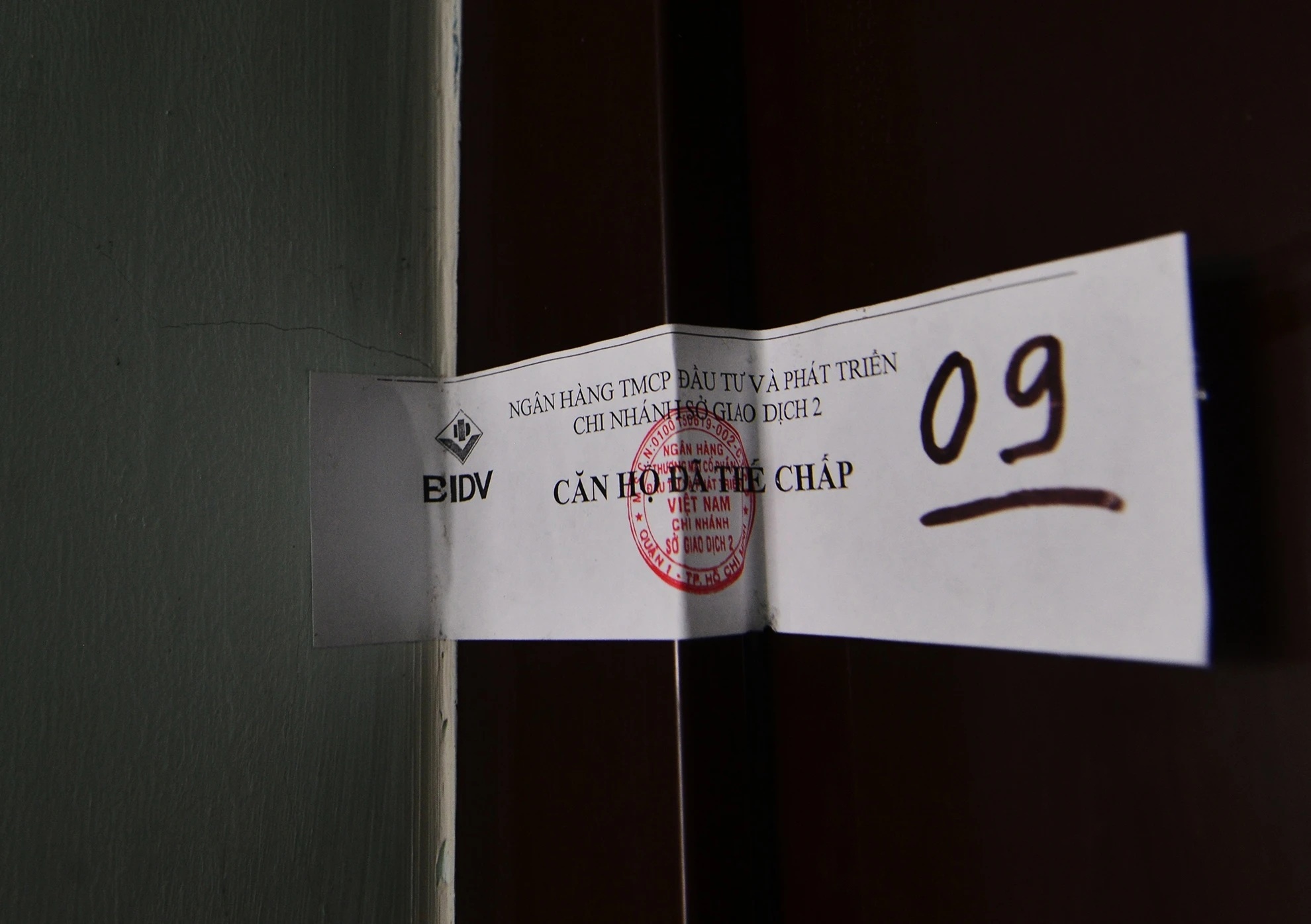 Ngan hang duoc tang quyen siet no hinh anh