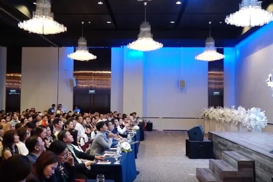 Mat trang, tu tu vi bien tuong tien ao hinh anh