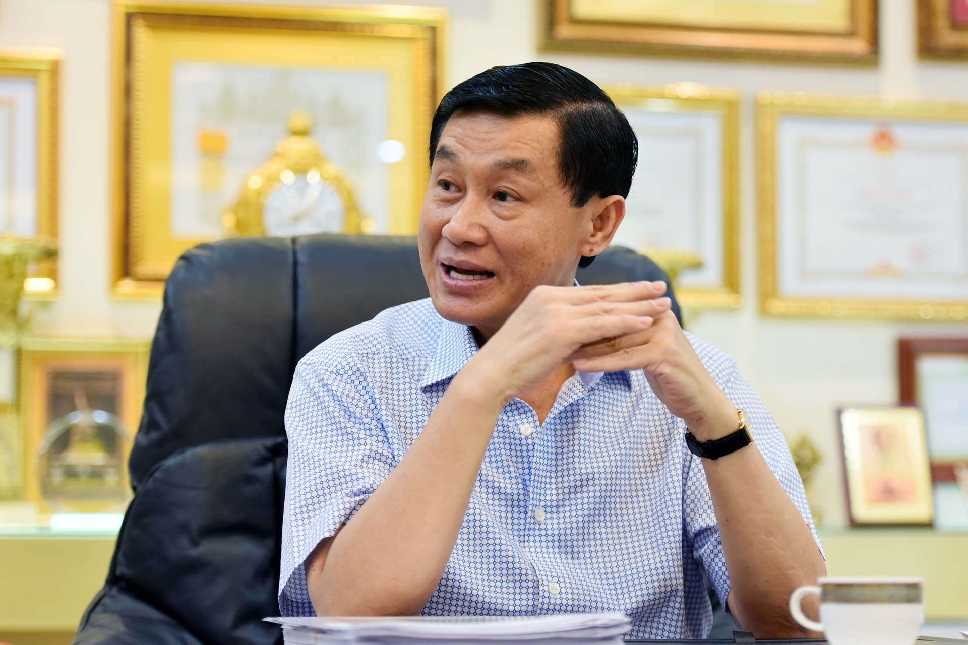 công ty bố chồng hà tăng ảnh 1 cong ty bo chong ha tang anh 1