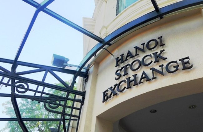 Ngan hang Viet 'so' len san chung khoan? hinh anh