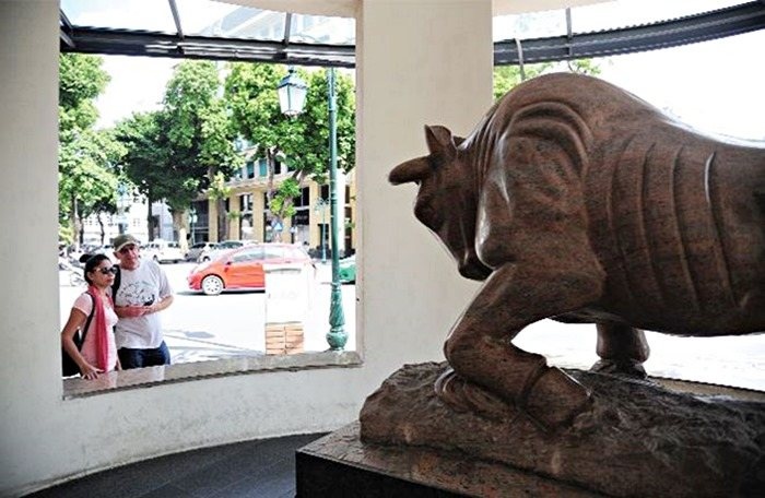 Chung khoan 2017: Ai giau nhat, doanh nghiep nao lon nhat? hinh anh