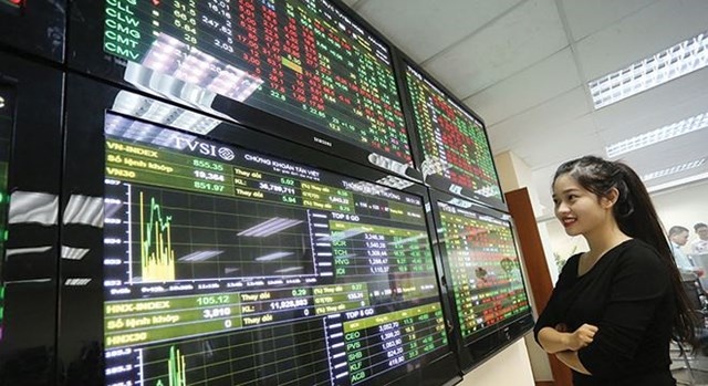 Phien giao dich thu 2 nam 2018, VN-Index vuot moc 1.000 diem hinh anh