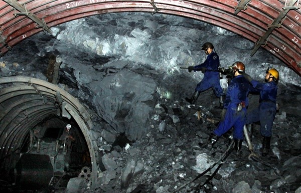 Yeu cau TKV tai co cau toan dien, xu ly du an dinh tre, cham tien do hinh anh