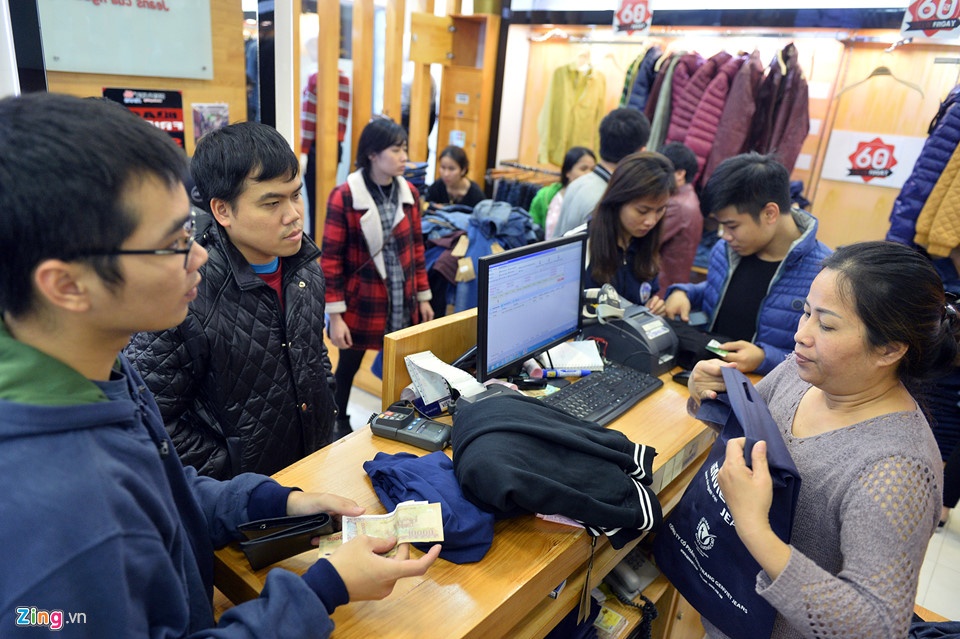 Nam 2017, moi cua hang thoi trang, phu kien thu binh quan 1,8 ty dong hinh anh