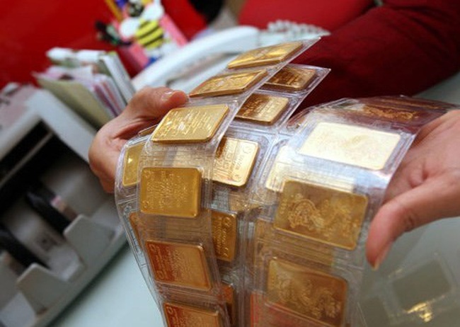 So xep hang, nguoi Ha Noi mua vang cau may truoc ngay Than Tai hinh anh