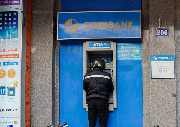 khach hang mat 245 ty tai eximbank anh 2