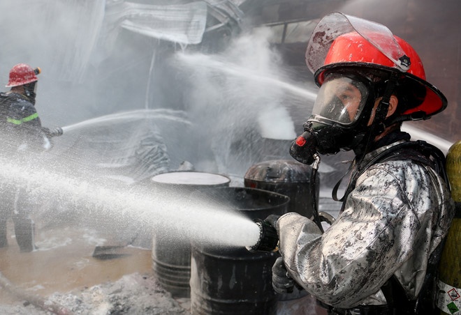 Nhung chung cu tung vuong lum xum chay, no tai Ha Noi va TP.HCM hinh anh