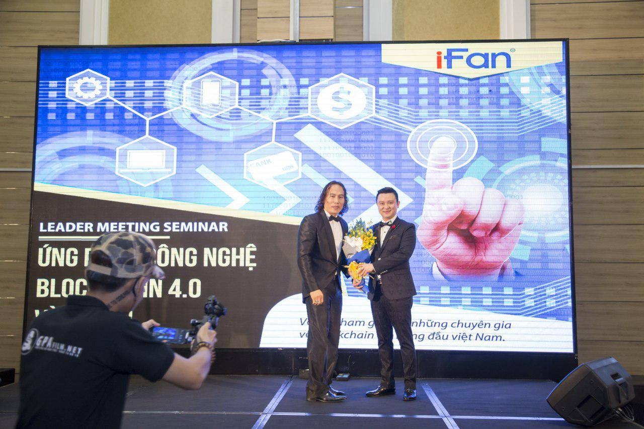 Lai suat iFan 576%/nam: Gap 80 lan gui ngan hang, 50 lan dau tu vang hinh anh