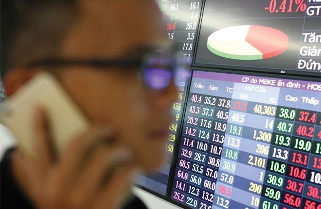 Mot nha dau tu bi phat 550 trieu dong vi thao tung gia co phieu hinh anh