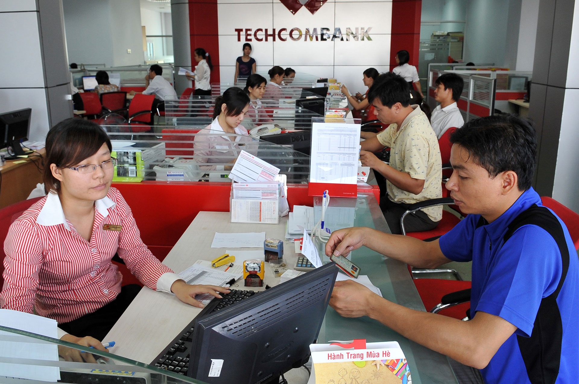 Techcombank da thu ve gan 1 ty USD tu dot ban von cho nuoc ngoai hinh anh