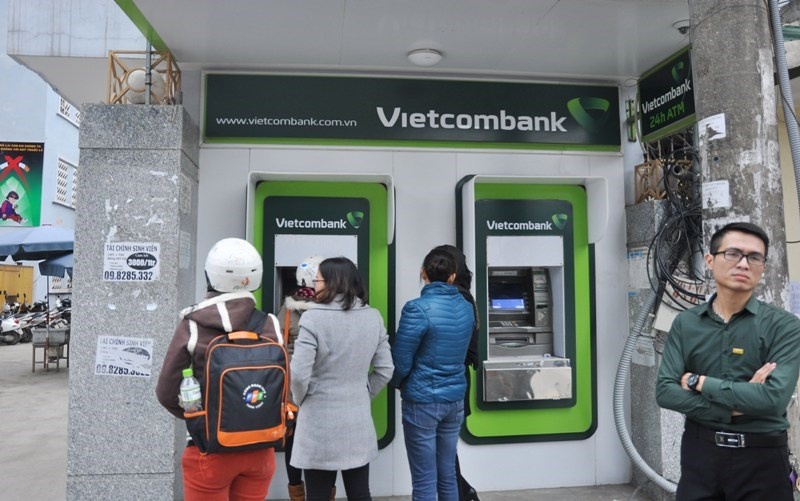 Ngan hang Nha nuoc chi dao dung tang phi ATM hinh anh