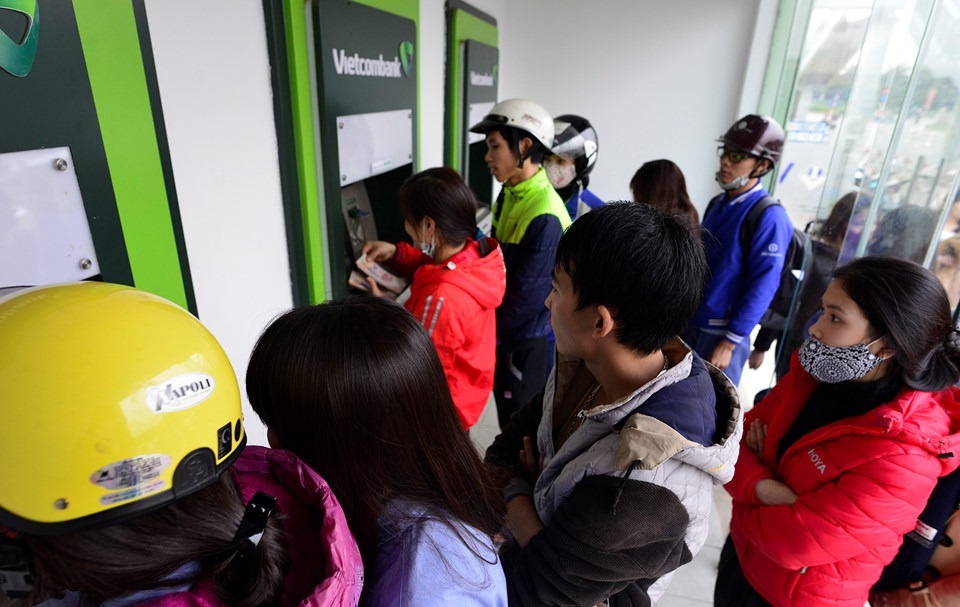 ATM co chuc nang lam gi ma ngan hang cu tang phi? hinh anh