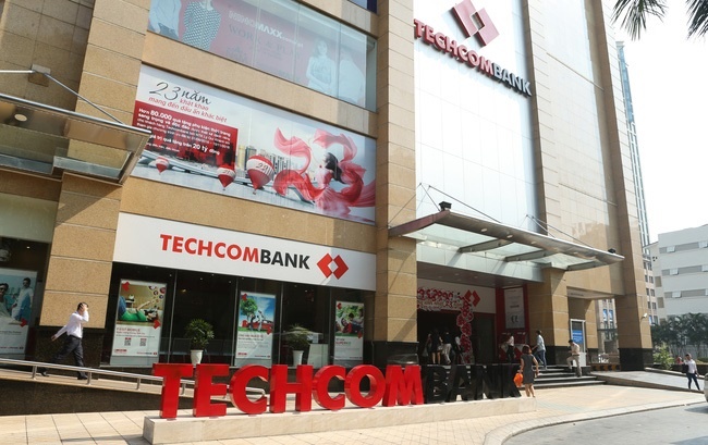 Techcombank chot gia len san 128.000 dong, von hoa 6,6 ty USD hinh anh