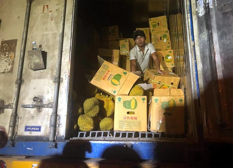 xep hang mua sau rieng e anh 2