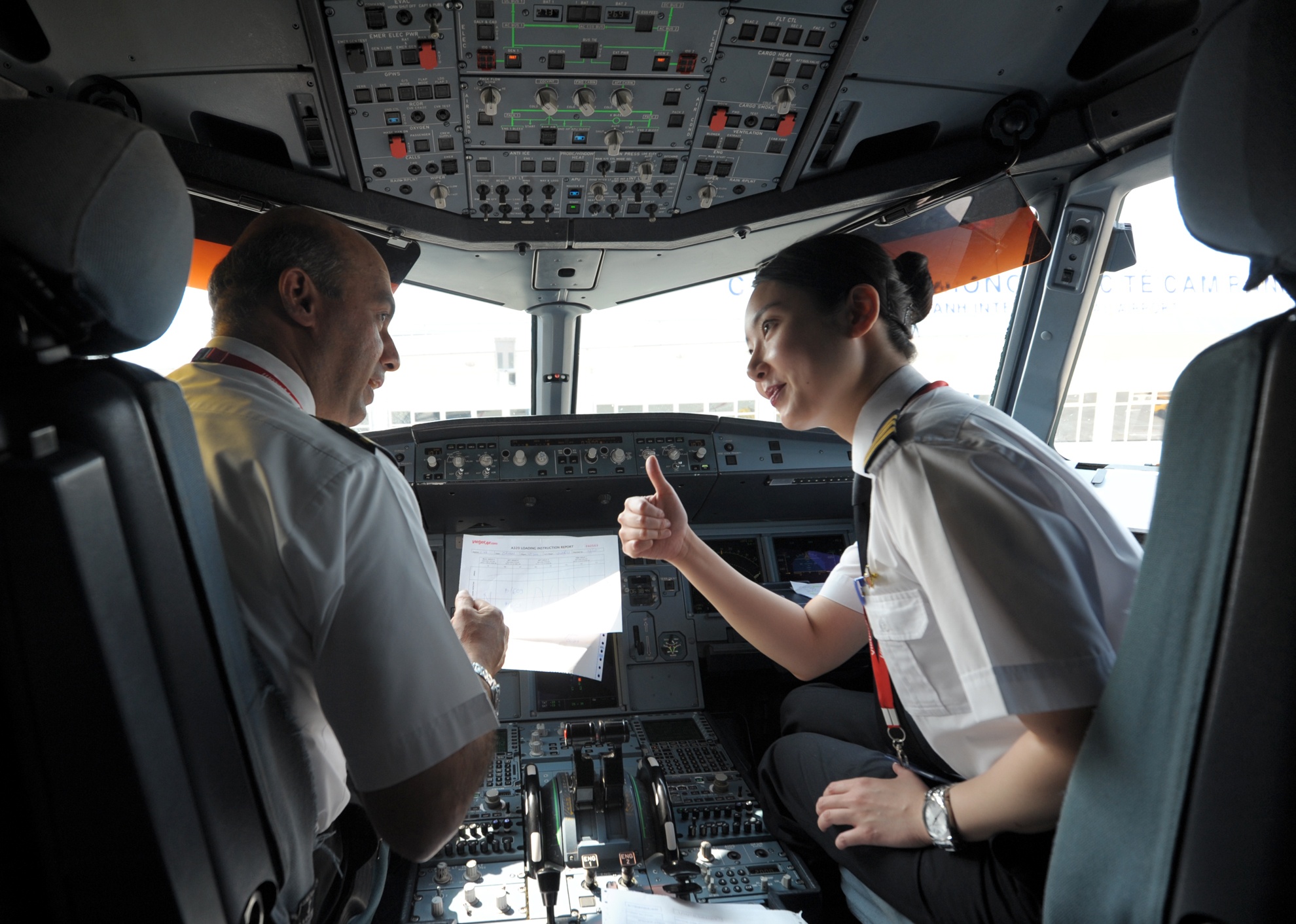 phi cong vietnam airlines doi nghi viec hang loat anh 3