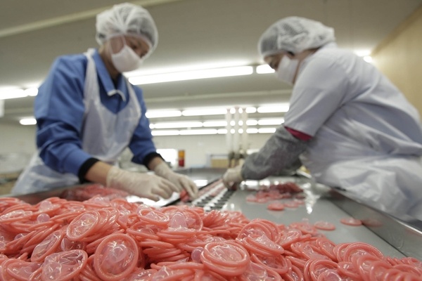 Doanh nghiep Viet duy nhat san xuat bao cao su lan dau bao lo hinh anh