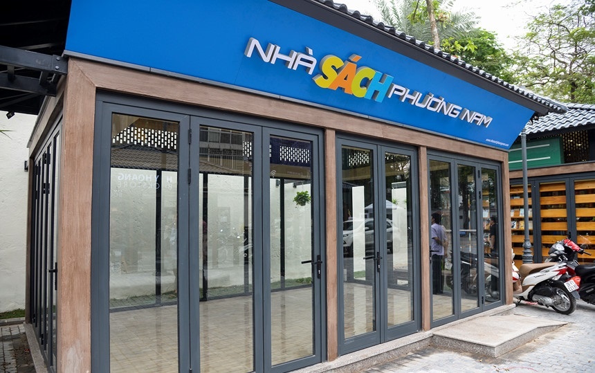 Nha sach Phuong Nam ban von khoi cum rap CGV lay tien tra no hinh anh