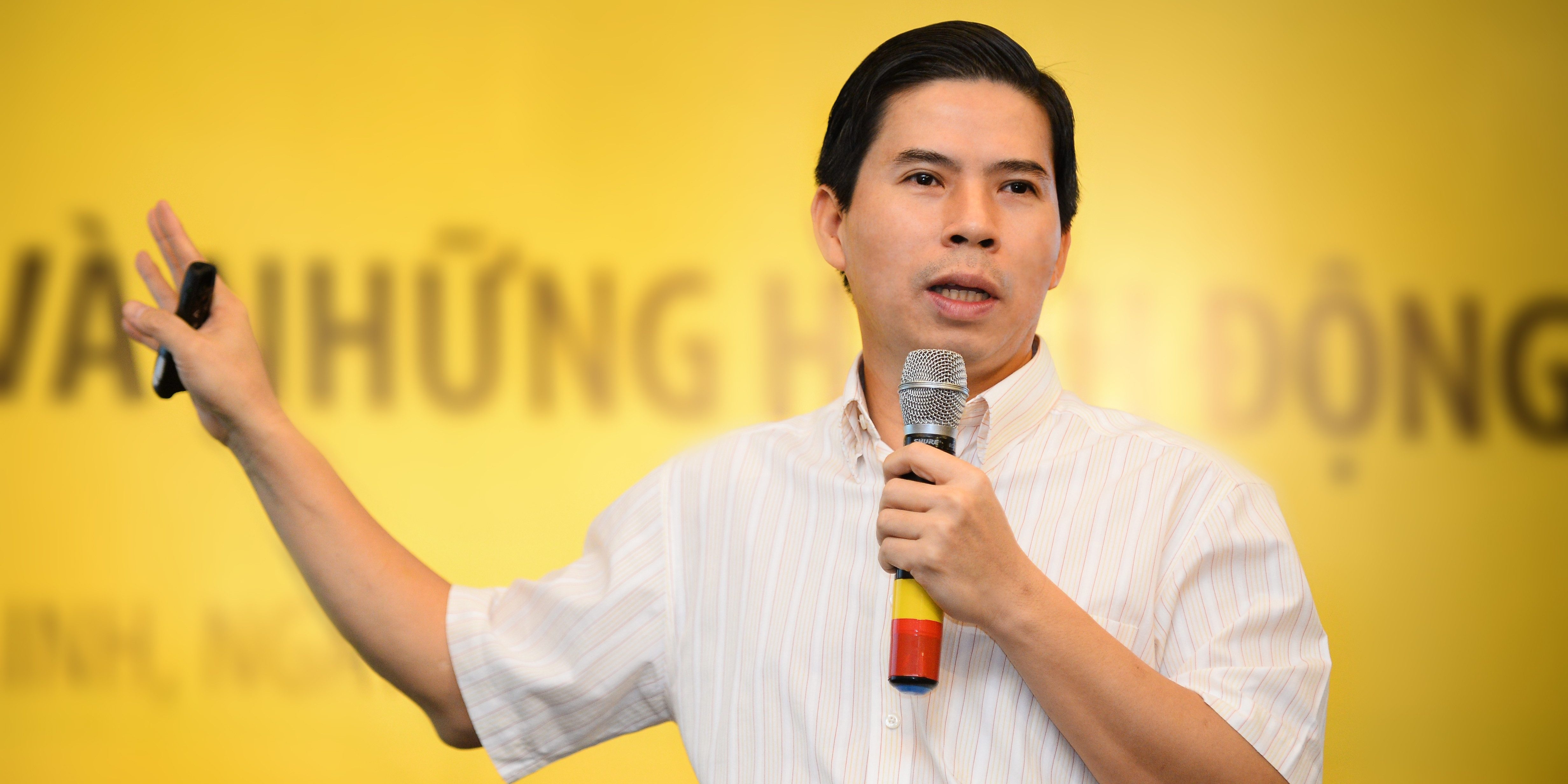 Co phieu The gioi Di dong lien tuc bi quy ngoai ban sang tay hinh anh