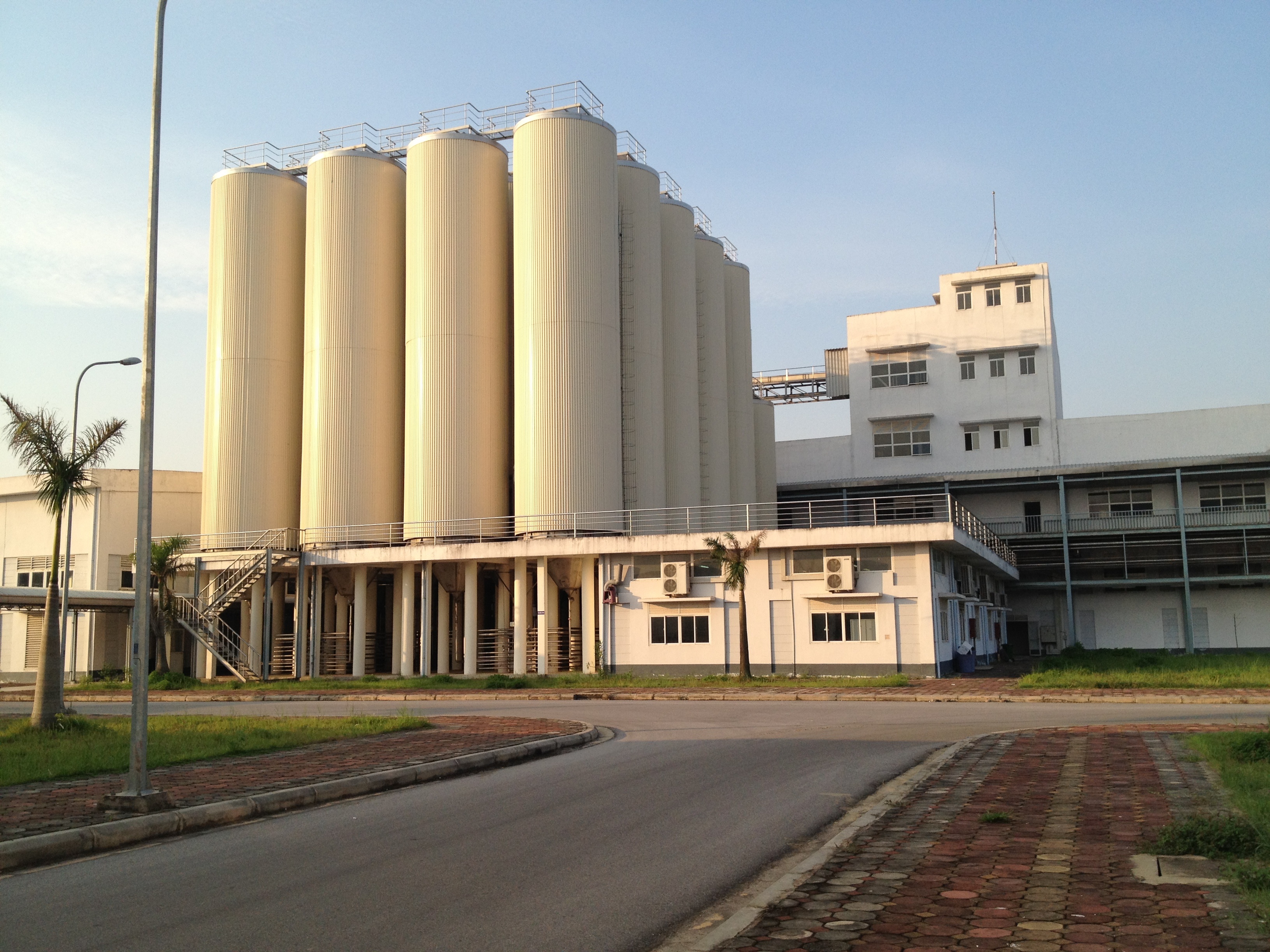 Khoan no hon 280 ty dong cua mot cong ty bia ruou dang bi rao ban hinh anh