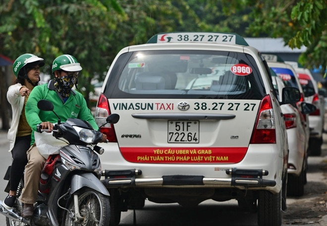 Taxi Vinasun lam an ra sao giua vong xoay kien tung voi Grab? hinh anh
