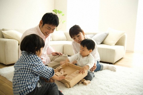 Can doi tai chinh ra sao khi co con nho? hinh anh