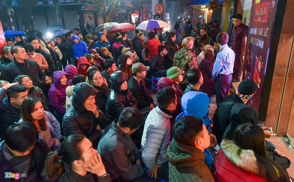 người dân mua vàng ngày thần tài ảnh 1 nguoi dan mua vang ngay than tai anh 1