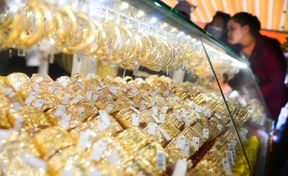 Ngay Than Tai, doanh nghiep vang boi thu, nguoi mua thua thiet? hinh anh