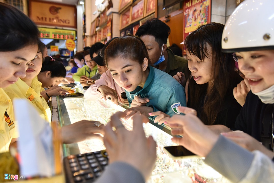 giá vàng giảm mạnh sau ngày thần tài ảnh 1 gia vang giam manh sau ngay than tai anh 1