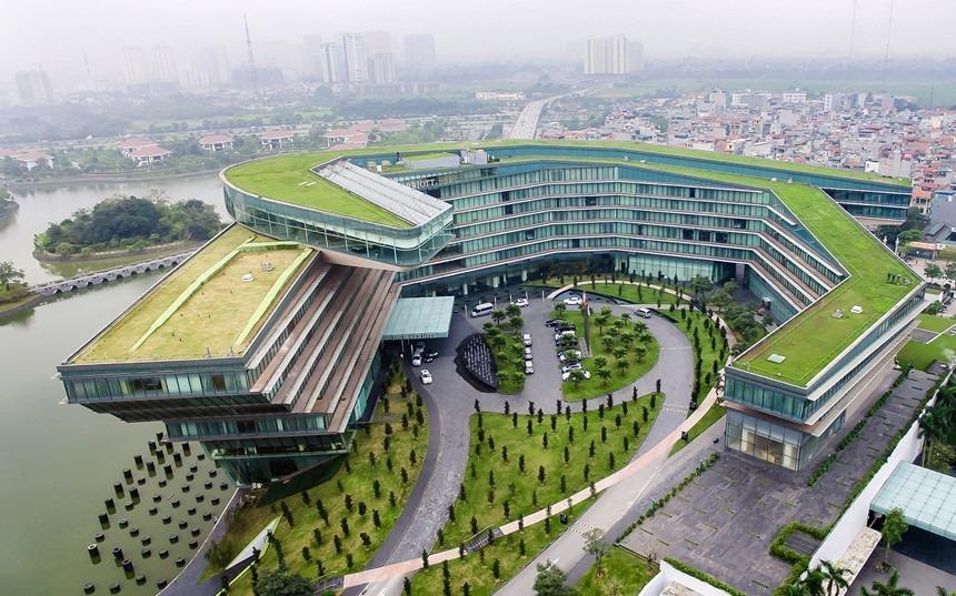 Chu so huu khach san JW Marriott, noi Tong thong Trump luu tru, la ai? hinh anh