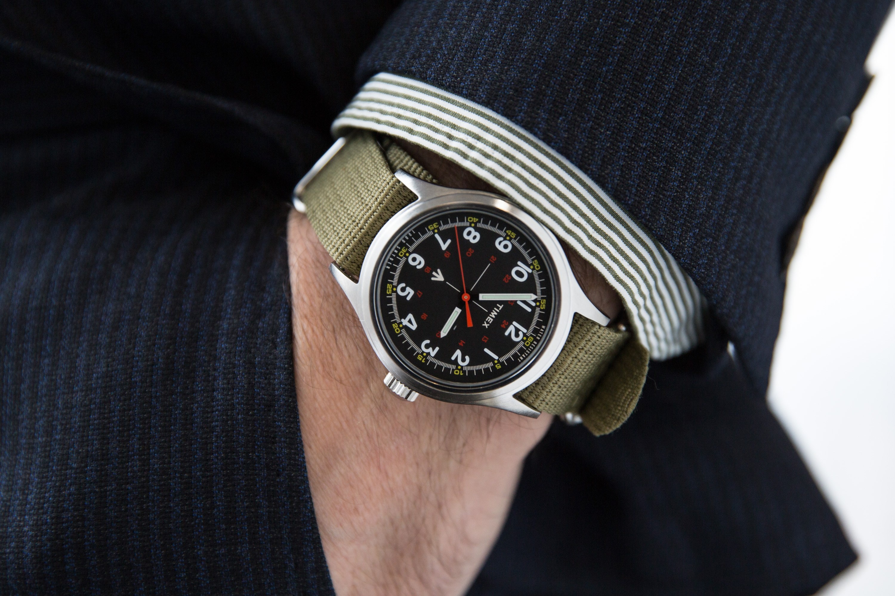 Sau PNJ va Doji, den luot The gioi Di dong 'chen chan' ban dong ho hinh anh