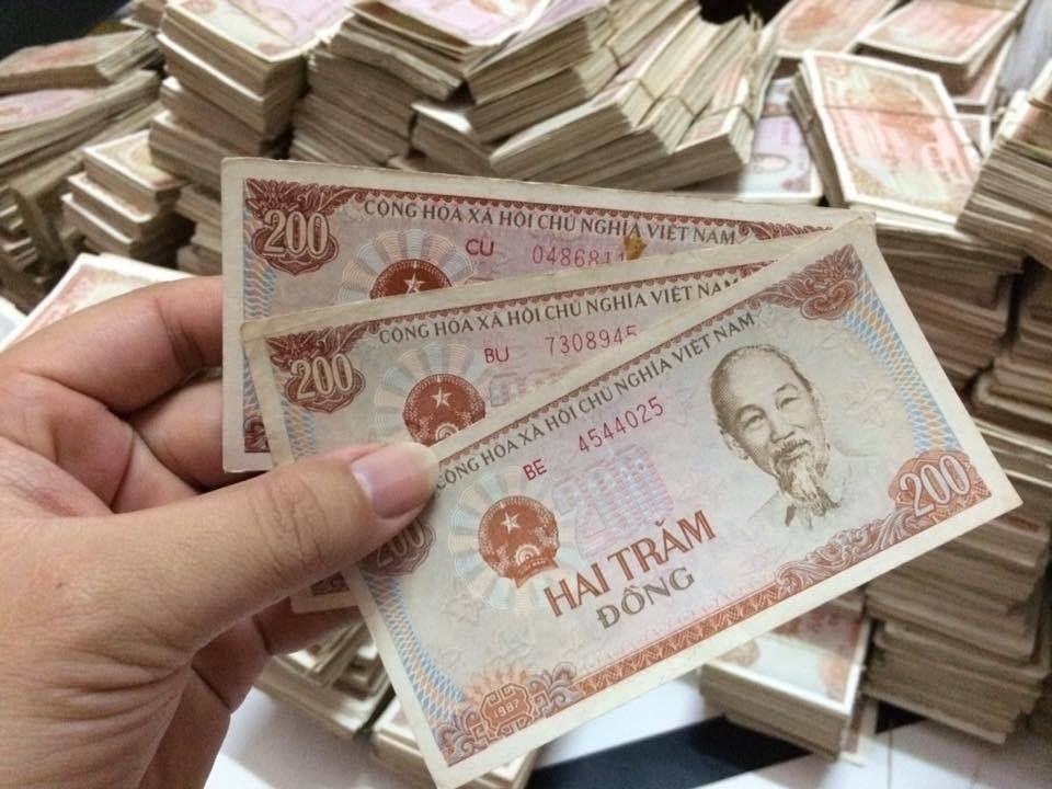 La lung bi ngan hang doi no chi... 300 dong hinh anh