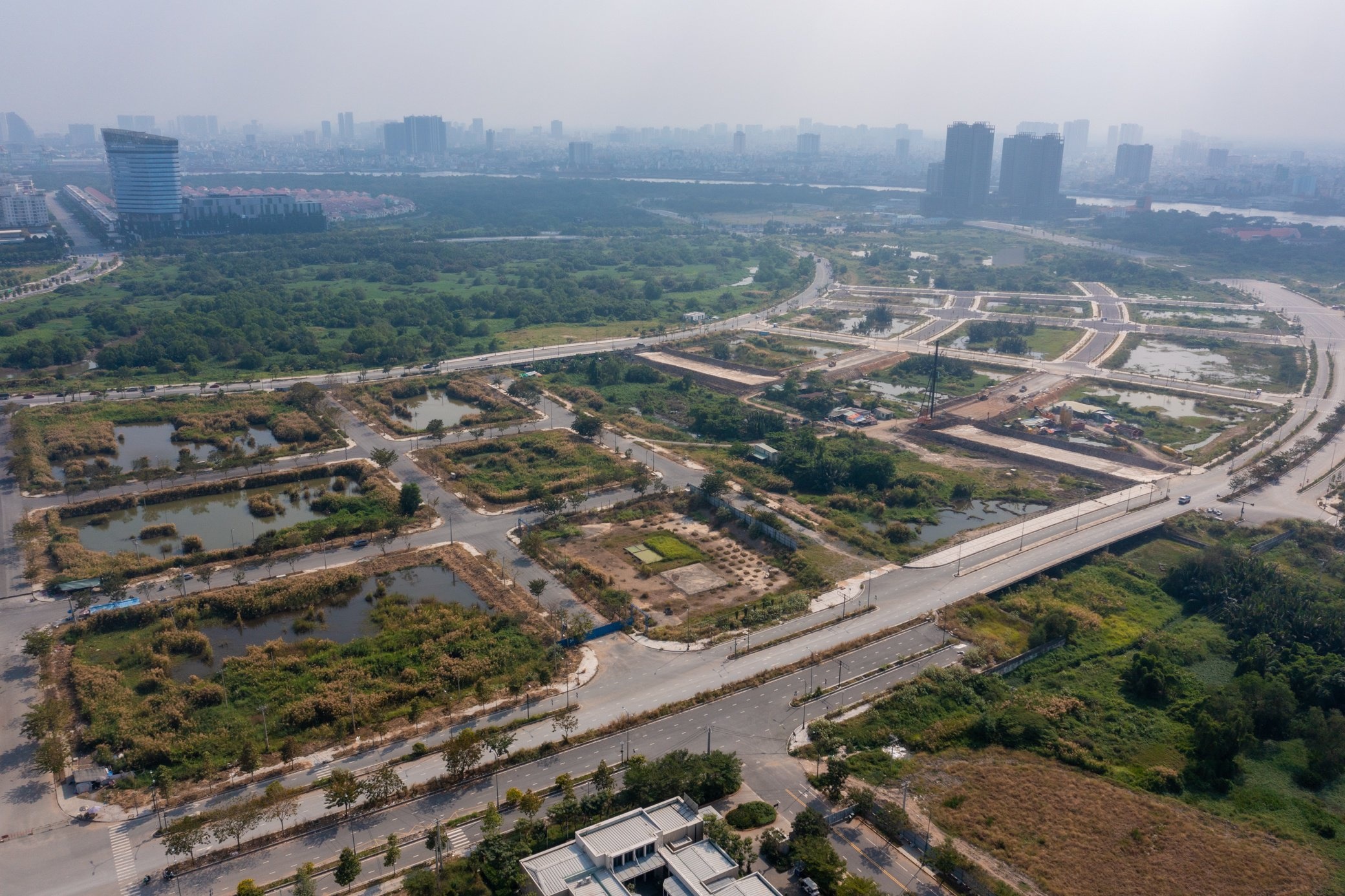 Vi sao thi truong sach bong trai phieu doanh nghiep bat dong san? hinh anh