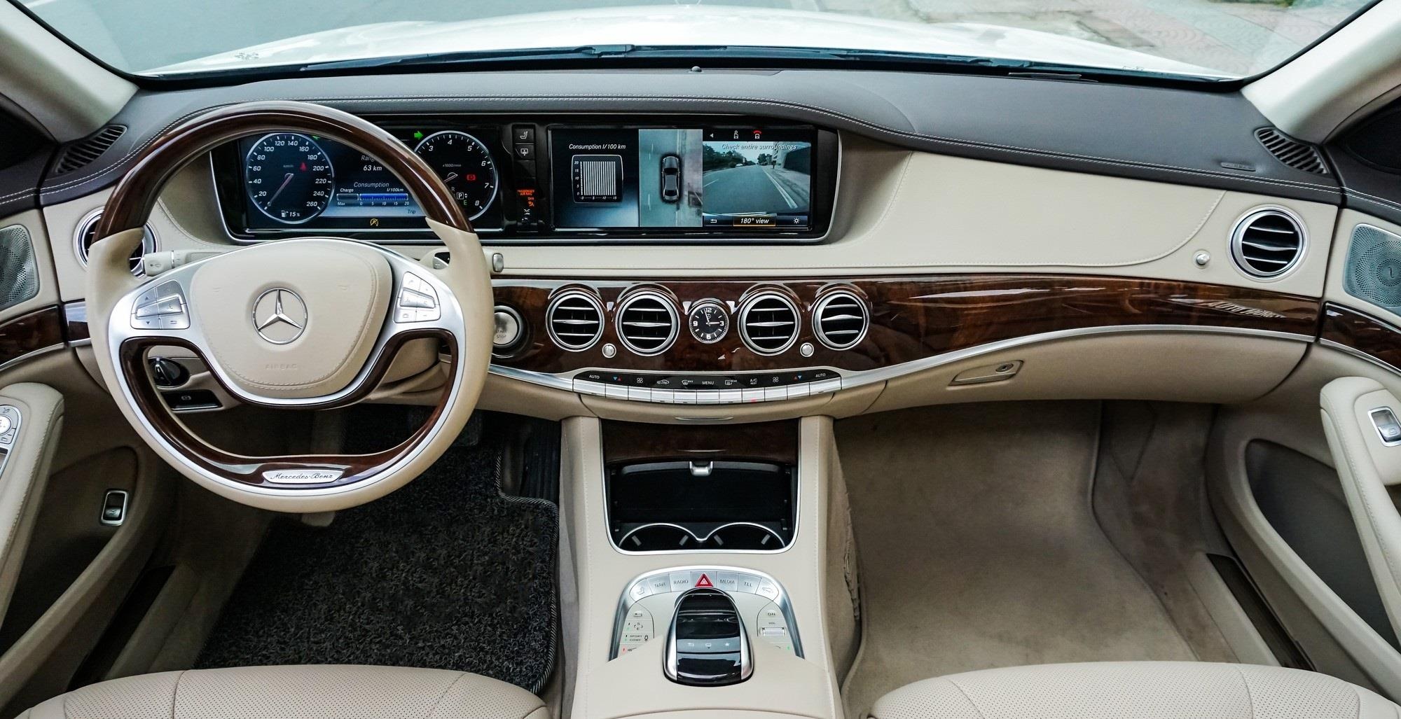 Xe sang, chung cu, dat vang bi ngan hang thu giu de siet no hinh anh