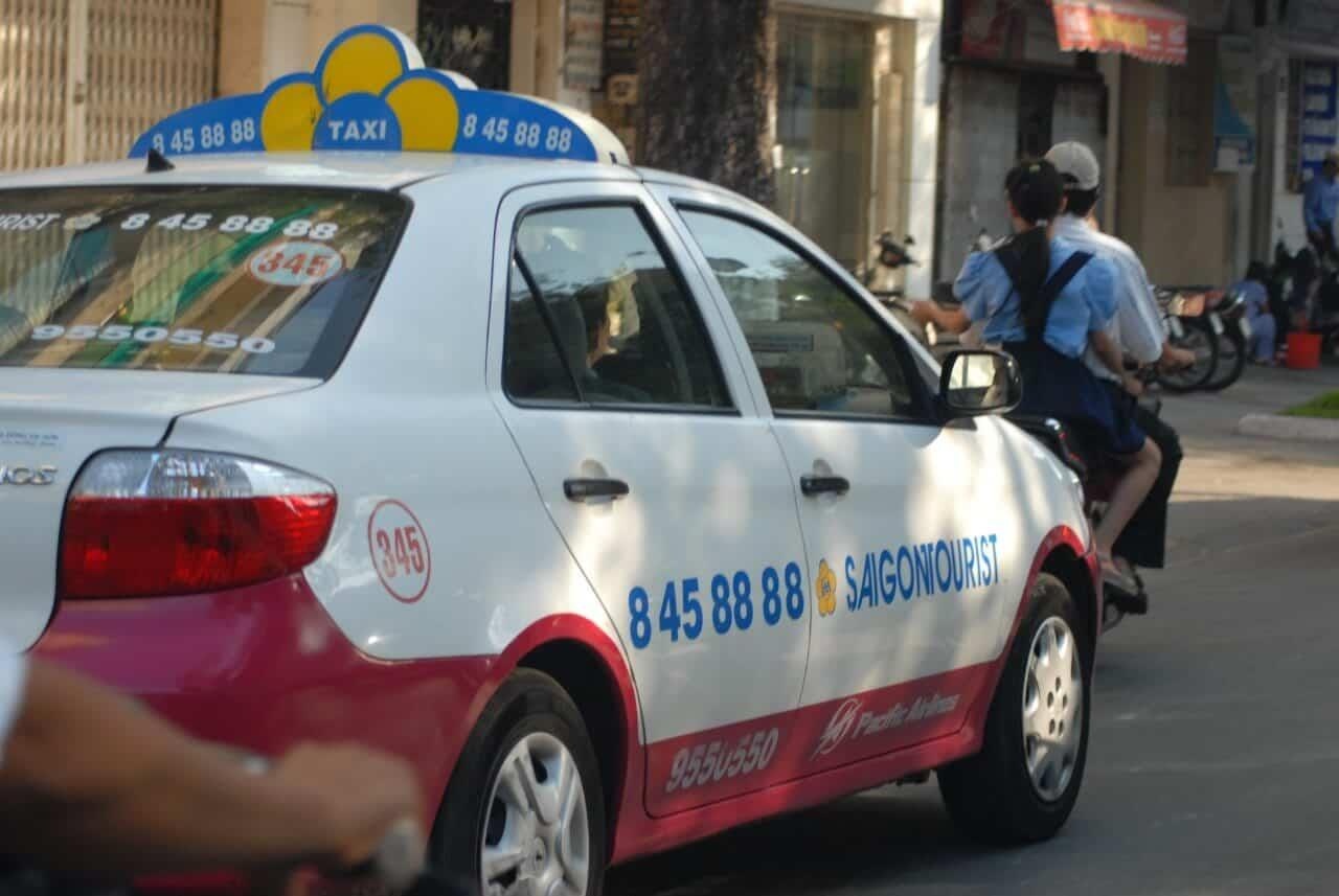 Taxi Saigontourist lao dao vi no thue hinh anh