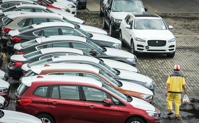 Oto nhap khau ve Viet Nam cao ky luc, gap 6 lan nam 2018 hinh anh