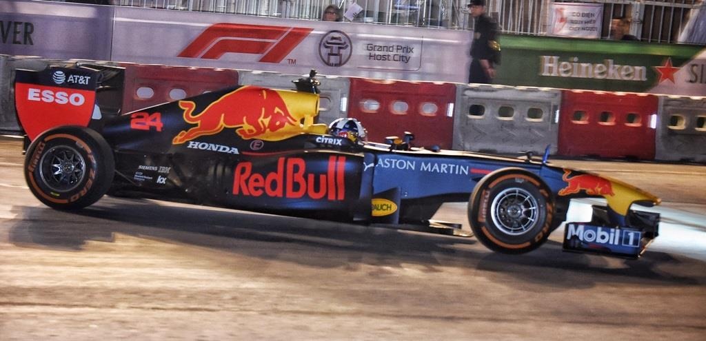 Vingroup chuyen cong ty to chuc giai dua F1 tu VinFast ve tap doan me hinh anh