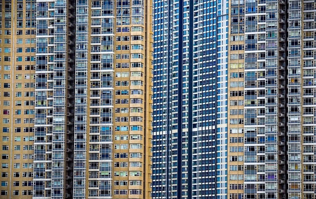 Ngan hang muon giam cho vay mua nha hinh anh