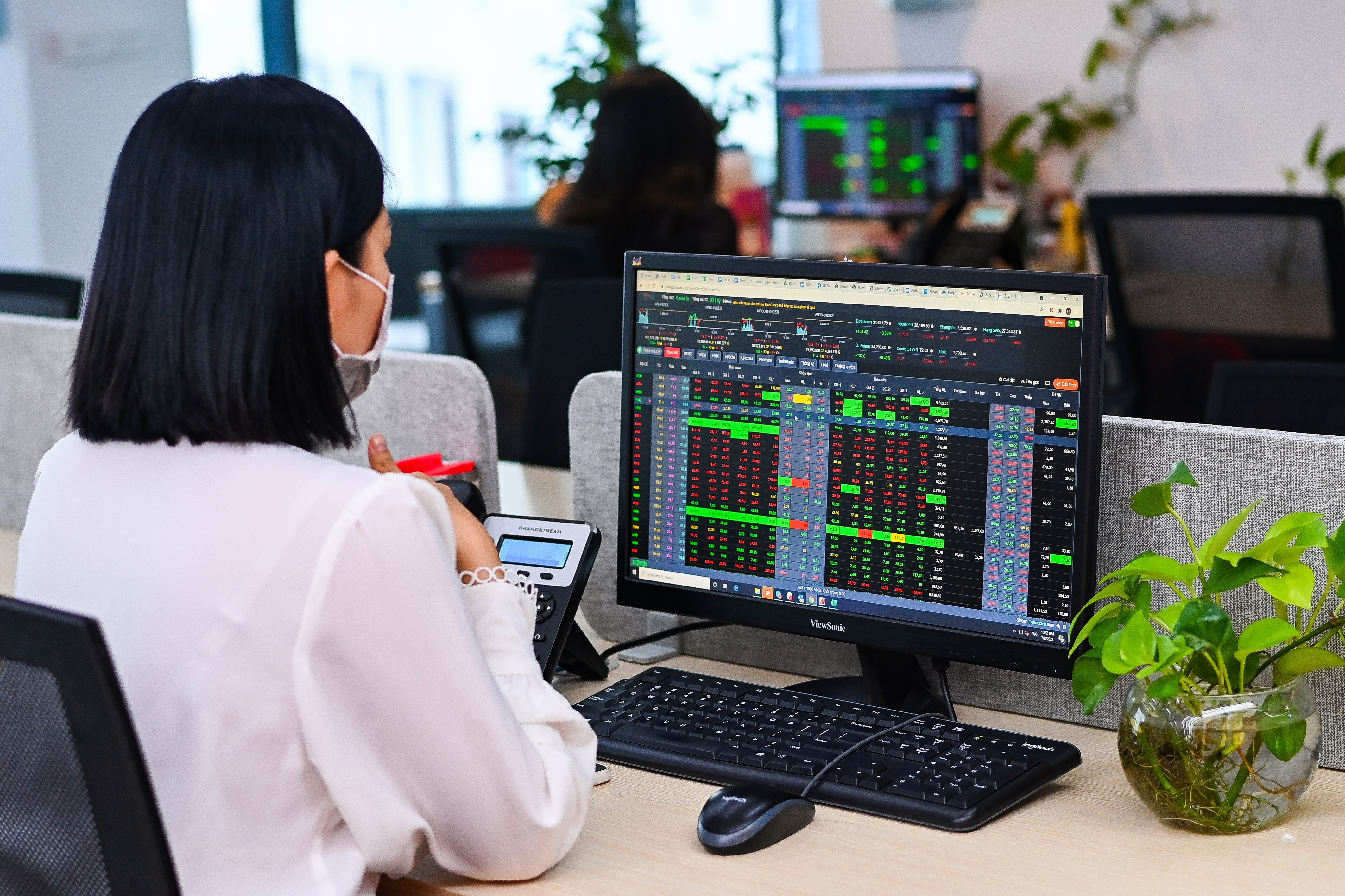 HoSE ngung cung cap thong tin giao dich tu doanh tu 1/3 anh 1