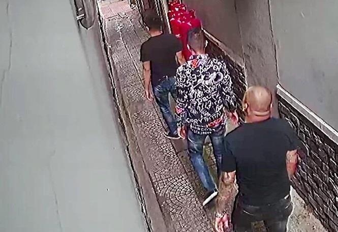 Vay truc tuyen - da tra du tien van bi goi dien de doa doi no hinh anh