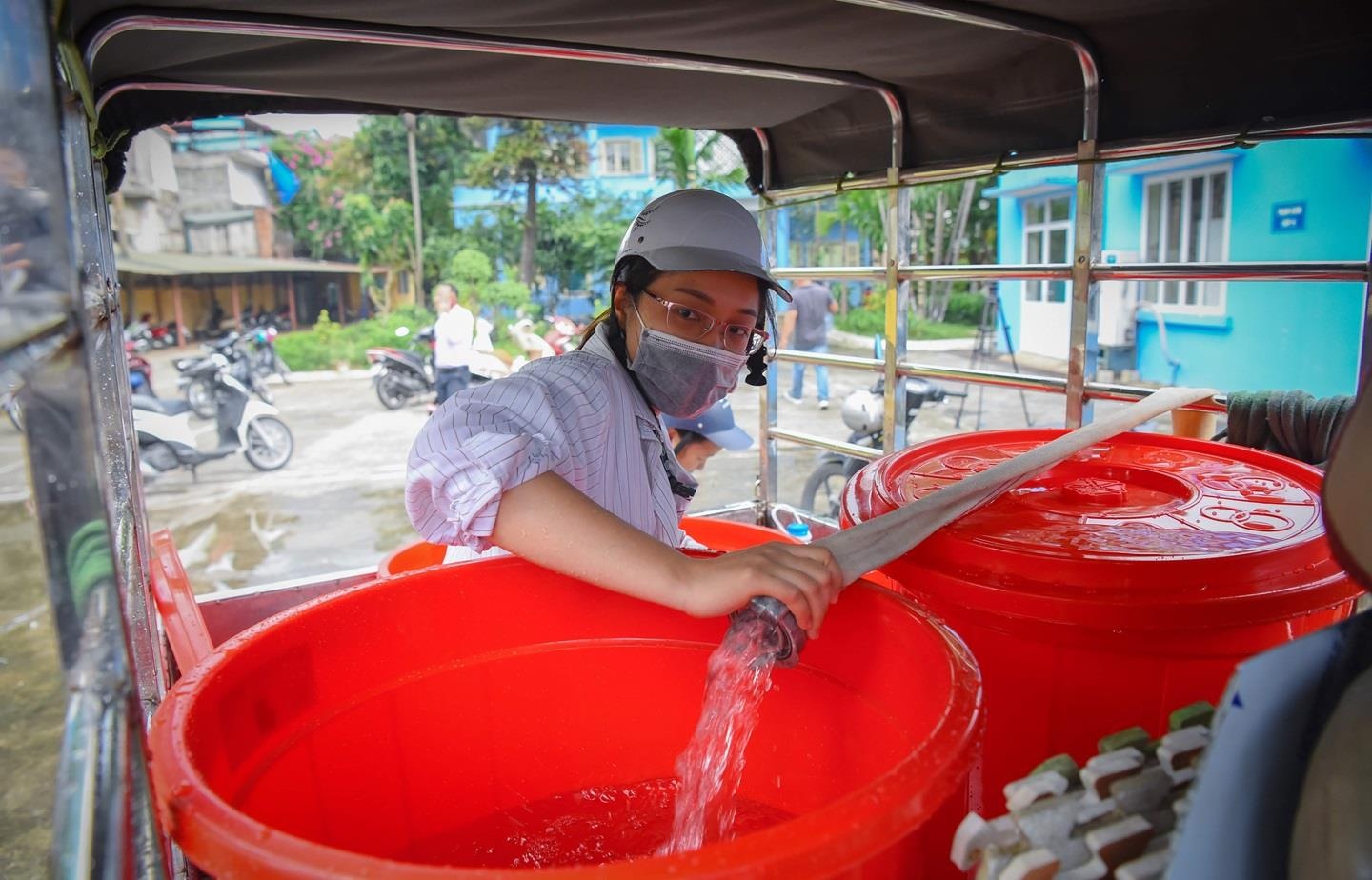 Nuoc sach Song Da lai them 72 ty giua su co nhiem dau thai hinh anh