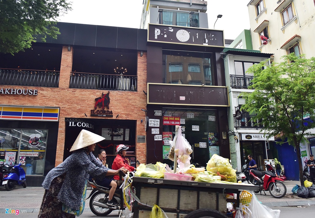 nha hang mon hue dong cua hang loat anh 1