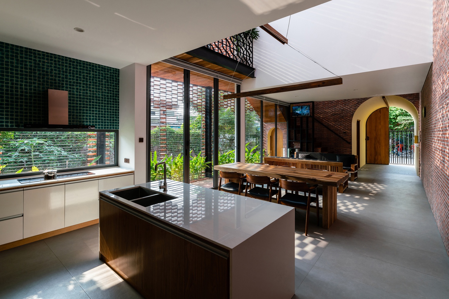 Ngoi nha cua vom doc dao o Tra Vinh hinh anh