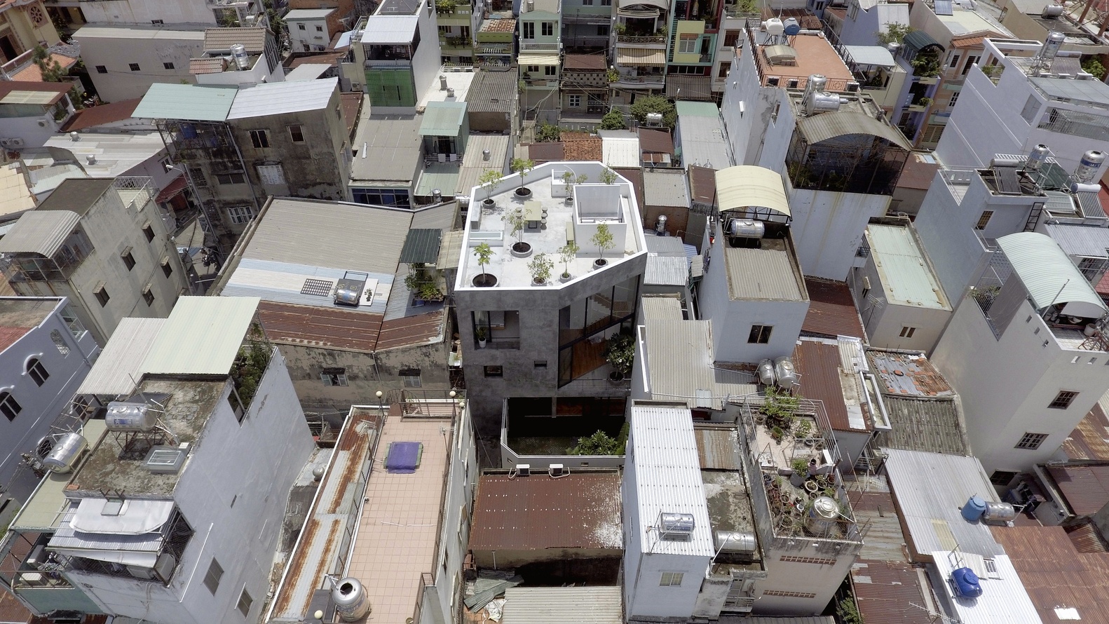 Nha thiet ke tren mieng dat lem vi qua dong dan cu anh 1