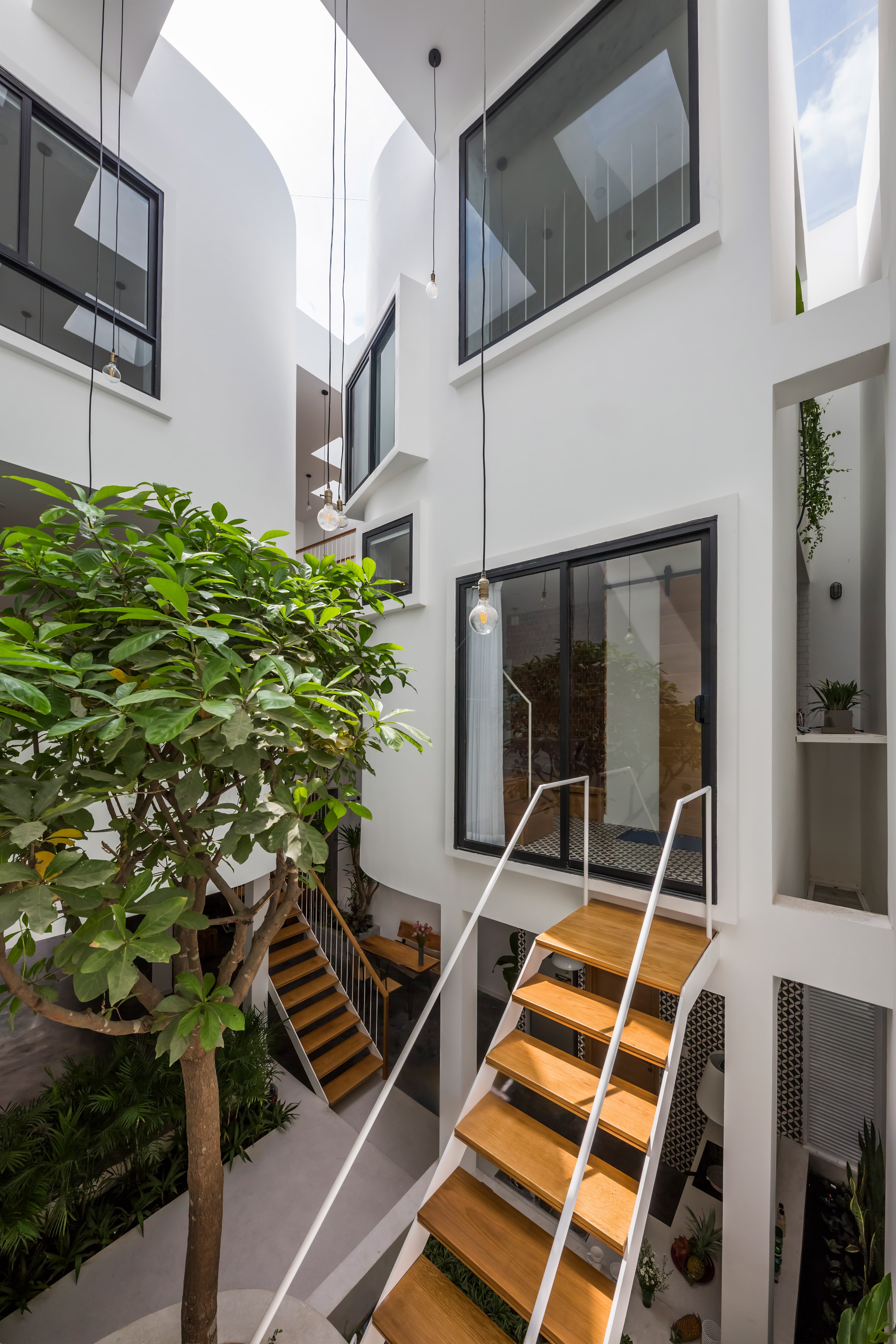 Nhà một mặt tiền chia làm 2 căn khác biệt ảnh 4 Nha mot mat tien chia lam 2 can khac biet anh 4