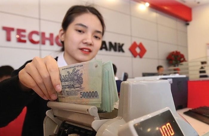 Nu can bo ngan hang bi sa thai vi danh cap tai lieu mat hinh anh