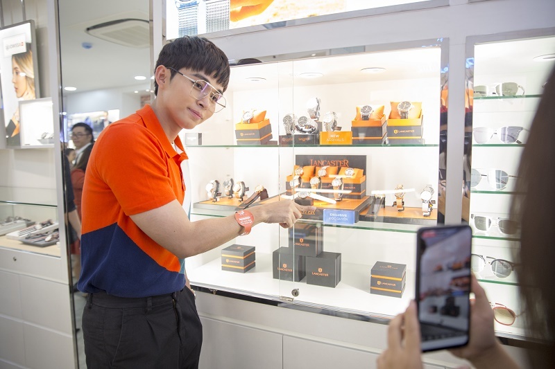 The gioi di dong va pnj cung ban dong ho anh 3