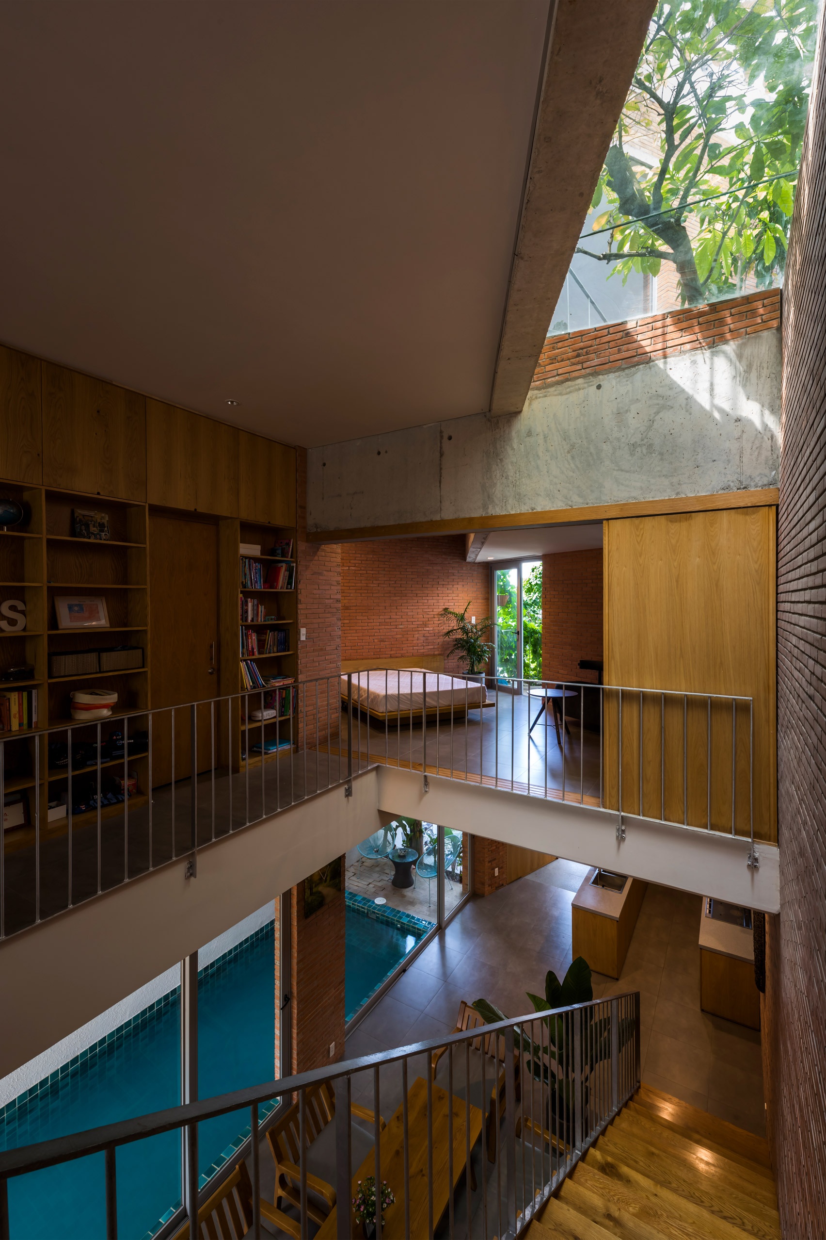 Nha so le co vuon dai tu mat dat len san thuong anh 5